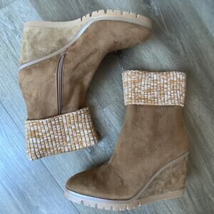 Donald Pliner Wedged Booties Women Sz 9 Brown Knit Cuff Suede Zip Up